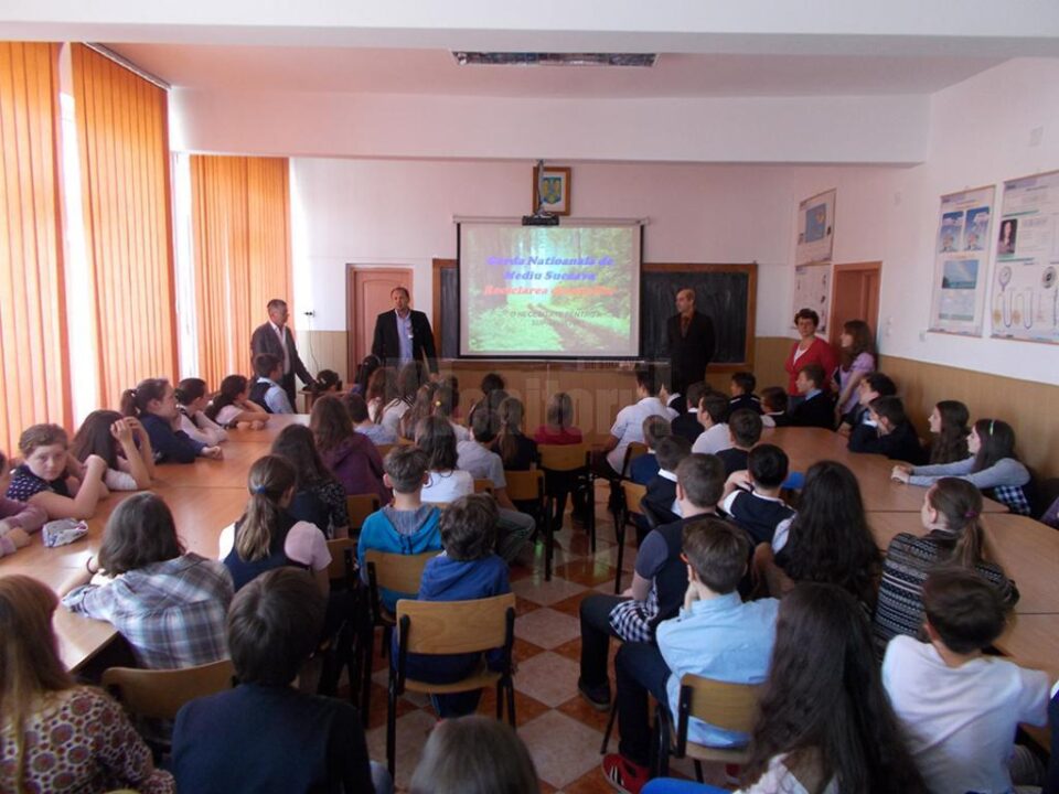 Elevii Școlii Gimnaziale Nr. 4 Suceava au învățat despre reciclarea deșeurilor