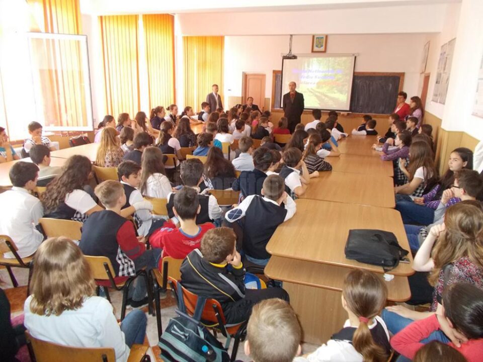 Elevii Școlii Gimnaziale Nr. 4 Suceava au învățat despre reciclarea deșeurilor