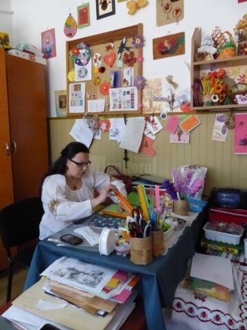 Ateliere de lucru, expoziții și spectacol folcloric la Centrul Școlar de Educație Incluzivă Suceava