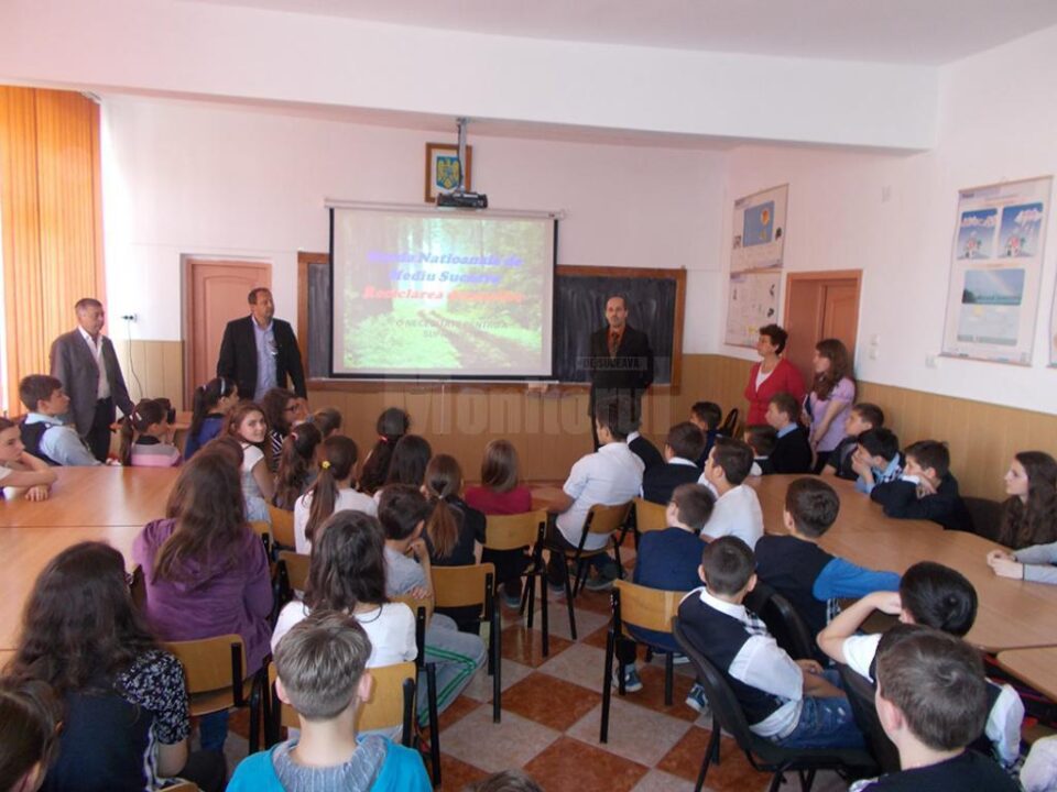 Elevii Școlii Gimnaziale Nr. 4 Suceava au învățat despre reciclarea deșeurilor