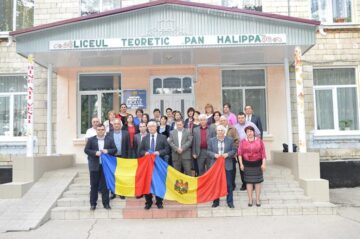 Donație de carte la Edineț inițiată de Liceul din Cajvana