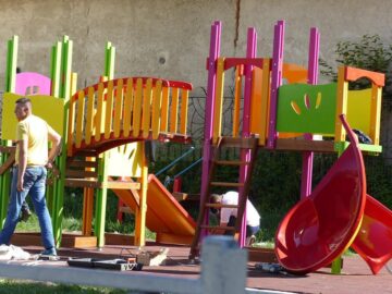 Ateliere de lucru, expoziții și spectacol folcloric la Centrul Școlar de Educație Incluzivă Suceava