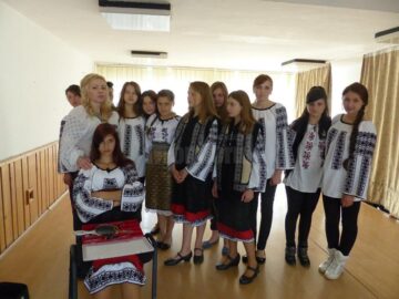 Ateliere de lucru, expoziții și spectacol folcloric la Centrul Școlar de Educație Incluzivă Suceava