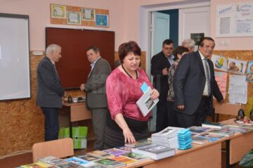 Donație de carte la Edineț inițiată de Liceul din Cajvana