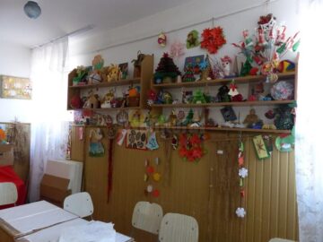 Ateliere de lucru, expoziții și spectacol folcloric la Centrul Școlar de Educație Incluzivă Suceava
