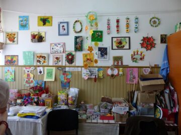 Ateliere de lucru, expoziții și spectacol folcloric la Centrul Școlar de Educație Incluzivă Suceava
