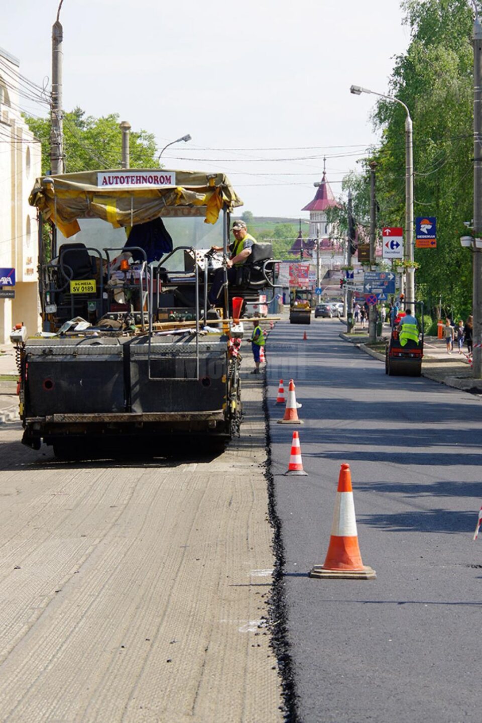Lucrări de asfaltare pe strada Universității