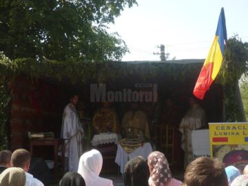 Cântece patriotice și recital de poezii la Sălăgeni, de Ziua Eroilor