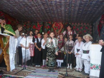 Cântece patriotice și recital de poezii la Sălăgeni, de Ziua Eroilor