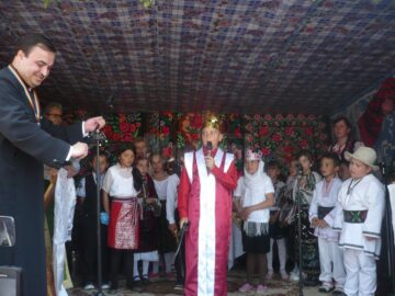 Cântece patriotice și recital de poezii la Sălăgeni, de Ziua Eroilor