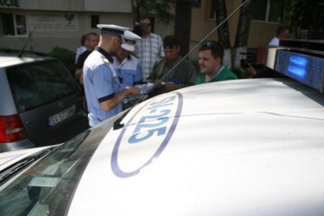 S-a răsturnat cu un Mercedes ML în sensul giratoriu de la fostul Cinema Modern