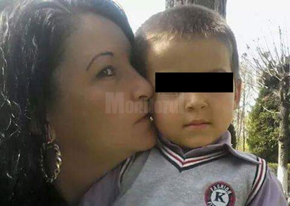 Mariana Veronica Sologiuc, alături de fiul său, acum în vârstă de 4 ani