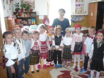 Cântece patriotice și recital de poezii la Sălăgeni, de Ziua Eroilor
