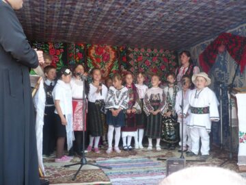Cântece patriotice și recital de poezii la Sălăgeni, de Ziua Eroilor