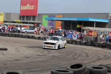Manevre periculoase, mașini tunate, fum și adrenalină, în prima etapă a Campionatului Național de Drift