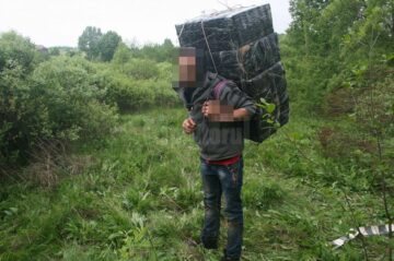 Peste 20.000 de pachete de țigări de contrabandă, confiscate la Brodina, Vicovu de Sus și Siret