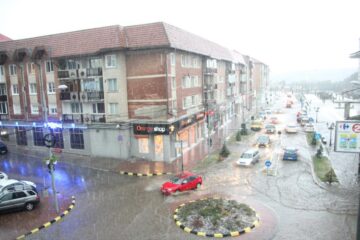 Centrul Sucevei, inundat