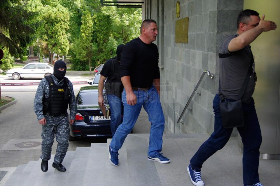 Primarul și un preot din Ulma, săltați împreună cu interlopi din Fălticeni, într-un dosar cu prejudiciu de peste 3,5 milioane de euro