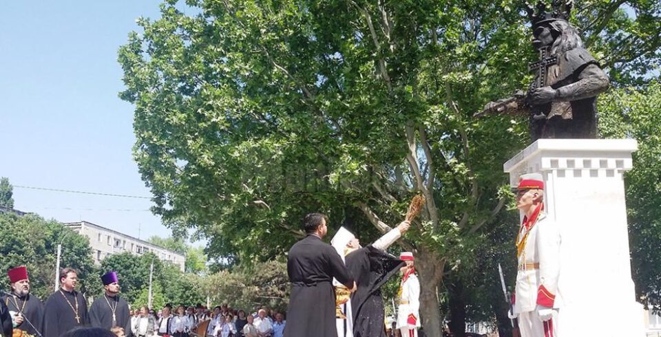 Bustul lui Ștefan cel Mare este cel mai impozant de pe „Aleea domnitorilor”