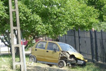 Cei trei din Matiz au scăpat cu leziuni ușoare