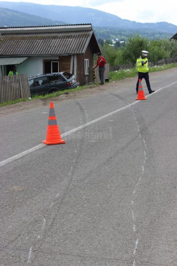 Cele două victime nu au avut nici o șansă de supraviețuire, fiind scoase decedate dintre fiarele contorsionate ale autoturismului