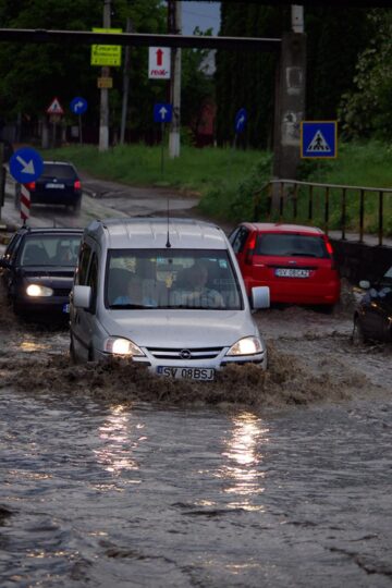 Drum inundat la Șcheia