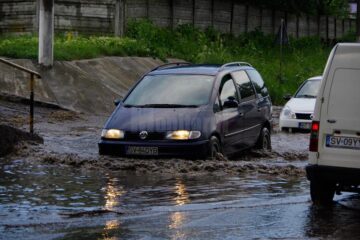Drum inundat la Șcheia