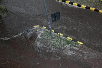 Gheața căzută în Suceava