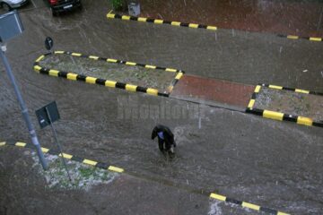 O furtună însoțită de grindină s-a abătut asupra unei bune părți din județ
