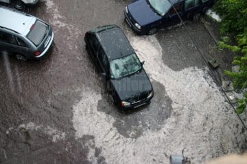 O furtună însoțită de grindină s-a abătut asupra unei bune părți din județ