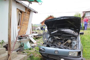 Cele două victime nu au avut nici o șansă de supraviețuire, fiind scoase decedate dintre fiarele contorsionate ale autoturismului