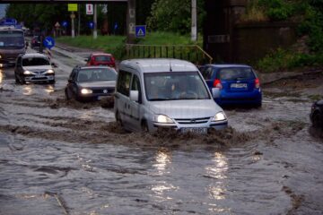 Drum inundat la Șcheia