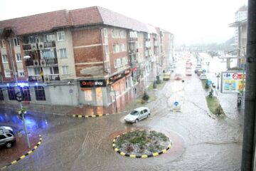 O furtună însoțită de grindină s-a abătut asupra unei bune părți din județ