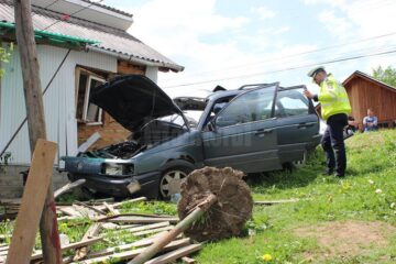 Cele două victime nu au avut nici o șansă de supraviețuire, fiind scoase decedate dintre fiarele contorsionate ale autoturismului