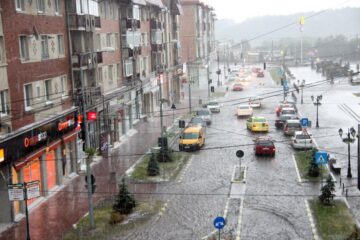 O furtună însoțită de grindină s-a abătut asupra unei bune părți din județ