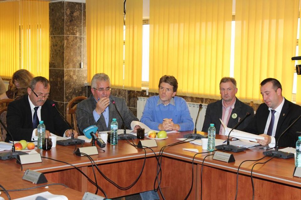 Asocierea cu nemții de la Proanimals (centru-dreapta) pentru gestionarea adăpostul de câini din lunca Sucevei a fost respinsă de Consiliul Local