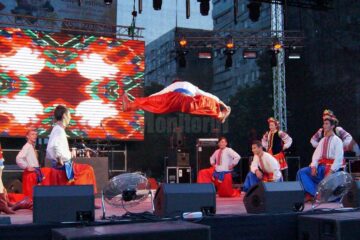 Ansamblul „Cervona Kalena” din Negostina, aplaudat de mii de spectatori din Republica Moldova