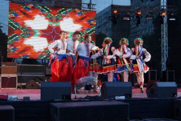 Ansamblul „Cervona Kalena” din Negostina, aplaudat de mii de spectatori din Republica Moldova