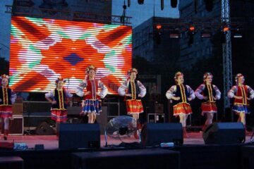 Ansamblul „Cervona Kalena” din Negostina, aplaudat de mii de spectatori din Republica Moldova