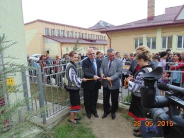 La Centrul Școlar de Educație Incluzivă Suceava s-a inaugurat un spațiu de joacă