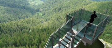 Consiliul Județean Suceava vrea să amenajeze un punct de belvedere în masivul Rarău, pe Piatra Șoimului, însă pentru asta va trebui să încheie un parteneriat cu Romsilva