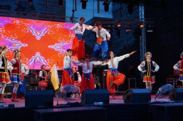 Ansamblul „Cervona Kalena” din Negostina, aplaudat de mii de spectatori din Republica Moldova
