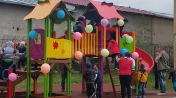 La Centrul Școlar de Educație Incluzivă Suceava s-a inaugurat un spațiu de joacă