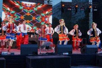 Ansamblul „Cervona Kalena” din Negostina, aplaudat de mii de spectatori din Republica Moldova