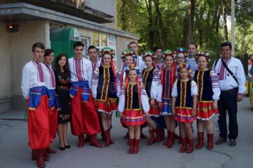 Ansamblul „Cervona Kalena” din Negostina, aplaudat de mii de spectatori din Republica Moldova