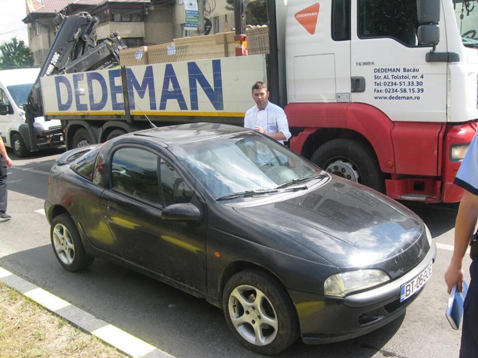 Ionuț Nedelcu se afla la volanul autoturismului Opel care, cu două zile înainte, a blocat în jur de două ore traficul în Suceava, după ce a rămas fără benzină Ionuț Nedelcu se afla la volanul autoturismului Opel care, cu două zile înainte, a blocat în jur de două ore traficul în Suceava, după ce a rămas fără benzină