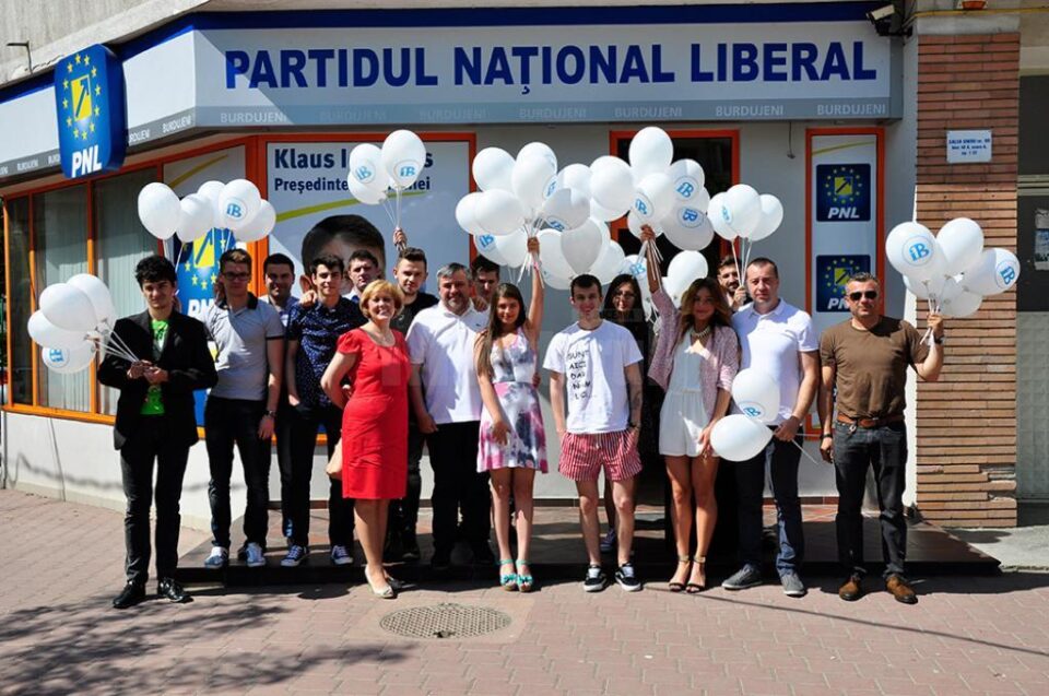 Alături de deputatul Balan s-a aflat echipa de tineri a PNL, consilieri locali și reprezentantele la vârf ale organizației de femei a PNL Alături de deputatul Balan s-a aflat echipa de tineri a PNL, consilieri locali și reprezentantele la vârf ale organizației de femei a PNL