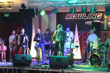Experiment acustic la Bowling Club Strikers, cu Vali Boghean Band