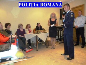 Polițiștii au oferit rechizite și rucsacuri copiilor din 15 case de tip familial