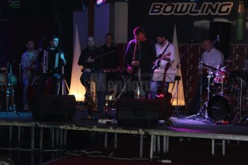 Experiment acustic la Bowling Club Strikers, cu Vali Boghean Band